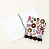 Muster von Donuts, farbenfrohe Donuts, Ihr Name Notizblock (Innenseite)