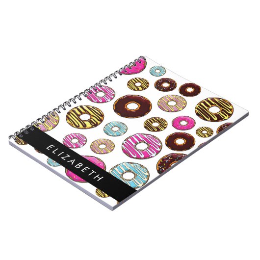 Muster von Donuts, farbenfrohe Donuts, Ihr Name Notizblock (Linke Seite)