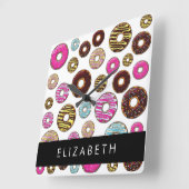 Muster von Donuts, farbenfrohe Donuts, Ihr Name Quadratische Wanduhr (Winkel)