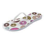 Muster von Donuts, farbenfrohe Donuts, Sprinklen Badesandalen (Schrägansicht)