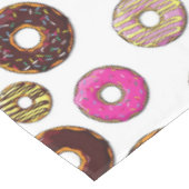 Muster von Donuts, farbenfrohe Donuts, Sprinklen Tischdecke (Schrägansicht)