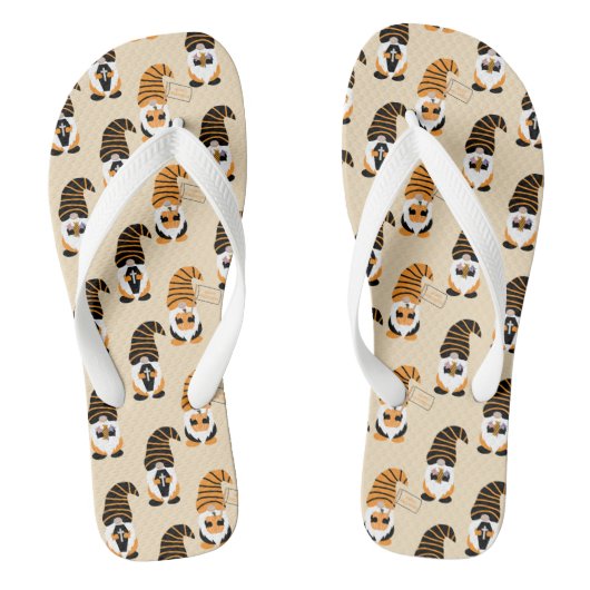 Muster von Gnomen, Halloween-Gnomen-Trick oder -Be Badesandalen (Fußbett)