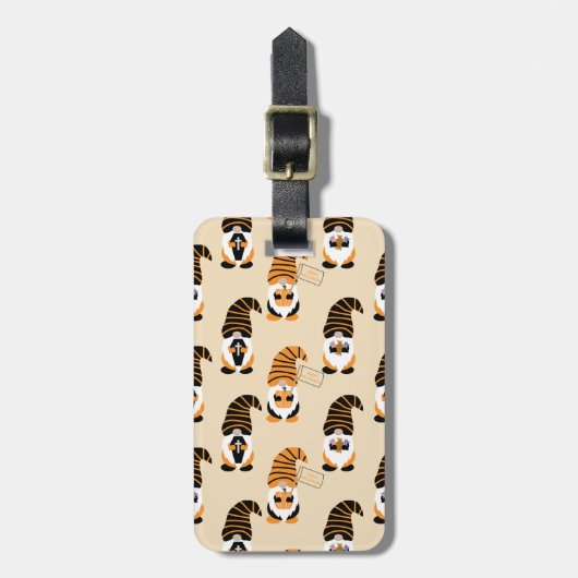 Muster von Gnomen, Halloween-Gnomen-Trick oder -Be Gepäckanhänger (Vorderseite vertikal)