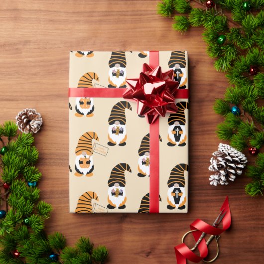 Muster von Gnomen, Halloween-Gnomen-Trick oder -Be Geschenkpapier (Feiertagsgeschenk)