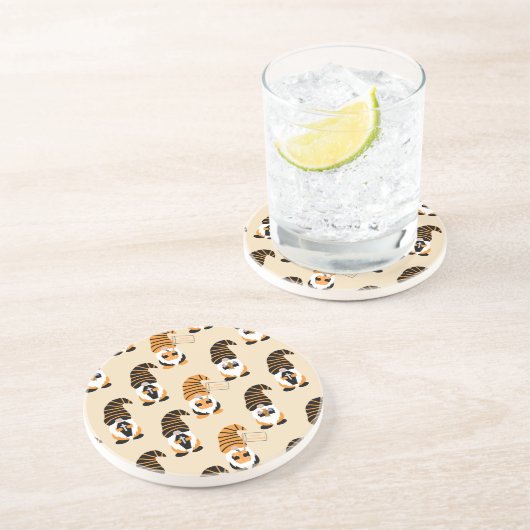 Muster von Gnomen, Halloween-Gnomen-Trick oder -Be Getränkeuntersetzer (Seite)