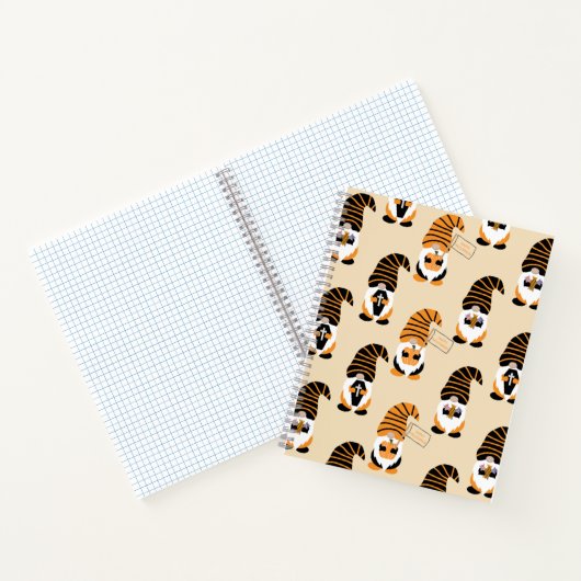 Muster von Gnomen, Halloween-Gnomen-Trick oder -Be Notizblock (Innenseite)