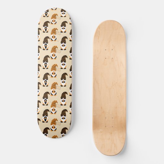 Muster von Gnomen, Halloween-Gnomen-Trick oder -Be Skateboard (Vorderseite)