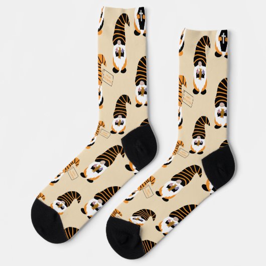 Muster von Gnomen, Halloween-Gnomen-Trick oder -Be Socken (Linkes Detail)