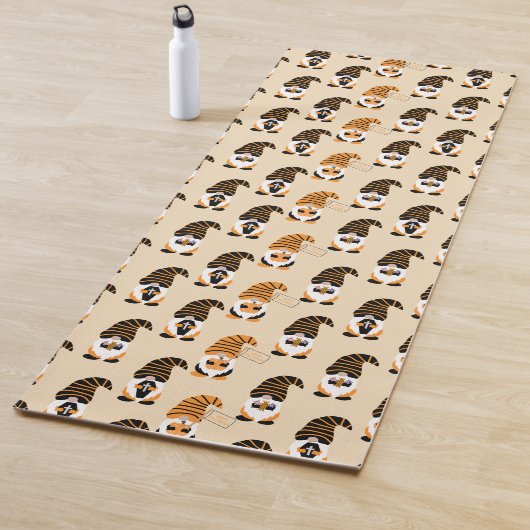 Muster von Gnomen, Halloween-Gnomen-Trick oder -Be Yogamatte (Beispiel)