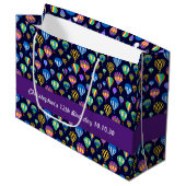 Muster von Heißluftballons. Navy Blue Background Große Geschenktüte (Vorderseite Schrägansicht)