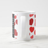 Muster von Herzen, roten Herzen, Ihr Name Jumbo-Tasse (Rückseite)