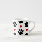 Muster von Paws, Hundepfägen, schwarzen Paws, rote Espressotasse (Rechts)