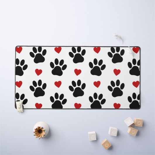 Muster von Paws, Hundepfägen, schwarzen Paws, rote Schreibtischunterlage (Kindertisch)