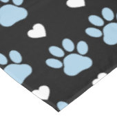 Muster von Paws, Hundeschäften, blauen Paws, weiße Tischdecke (Schrägansicht)