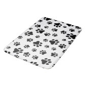 Muster von Paws, Hundeschäften, Schwarz und Weiß Badematte (Schrägansicht)