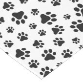 Muster von Paws, Hundeschäften, Schwarz und Weiß Mittelgroßer Tischläufer (Ecke)