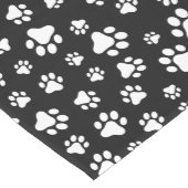 Muster von Paws, Paw Prints, Schwarz und Weiß Mittelgroßer Tischläufer (Ecke)