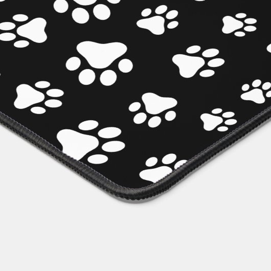 Muster von Paws, Paw Prints, Schwarz und Weiß Schreibtischunterlage (Ecke)
