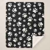 Muster von Paws, Paw Prints, Schwarz und Weiß Sherpadecke (Vorderseite)