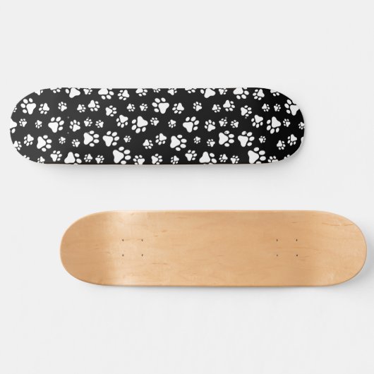 Muster von Paws, Paw Prints, Schwarz und Weiß Skateboard (Horizontal)