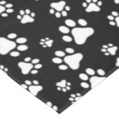 Muster von Paws, Paw Prints, Schwarz und Weiß Tischdecke (Schrägansicht)