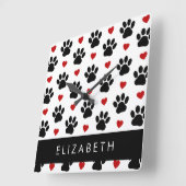 Muster von Paws, schwarzen Paws, roten Herzen, Ihr Quadratische Wanduhr (Winkel)