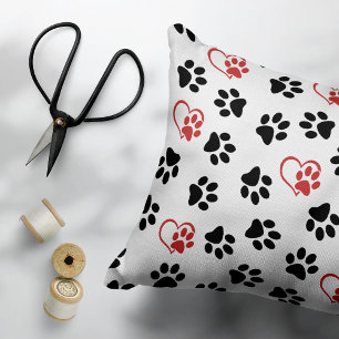 Muster von Paws, schwarzen Paws, roten Paws, Herz Dekokissen