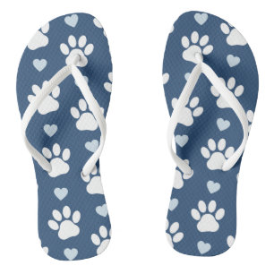 Muster von Pfähnen, Hundpfägen, weißen Pfoten, bla Badesandalen