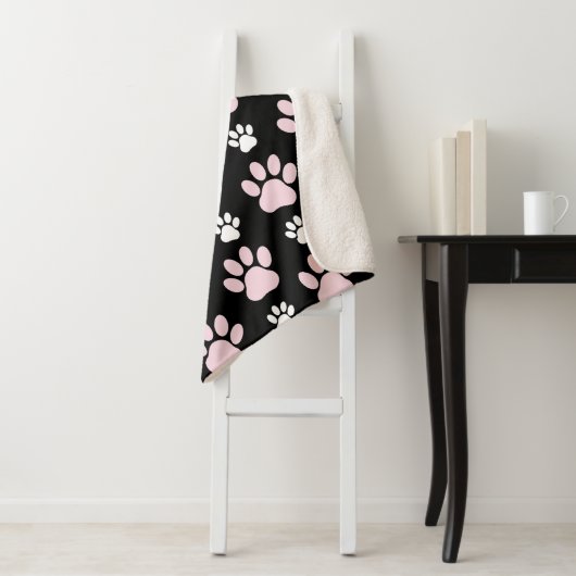 Muster von Pfoten, rosa Pfoten, Hundepfoten, Tierp Sherpadecke (Beispiel)