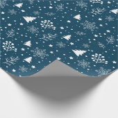 Muster von Schneeflocken und Sprucebäumen Geschenkpapier (Ecke)