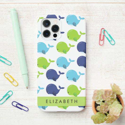 Muster von Walen, Niedlichen Walen, Ihr Name iPhone Hülle (Auf dem Schreibtisch)