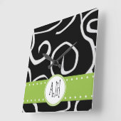 Muster von Wirbel, schwarz und weiß, Monogramm Quadratische Wanduhr (Winkel)