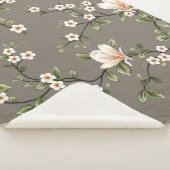 mustered small flowers with green leaves pattern o sherpadecke (3/4)