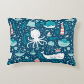 Musterjunge Navy Blue and White Nautical Ocean Dekokissen (Rückseite)