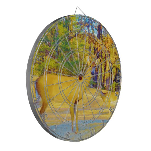 Musturd Colored Deer mit hellblau Dartscheibe (Vorderseite Links)