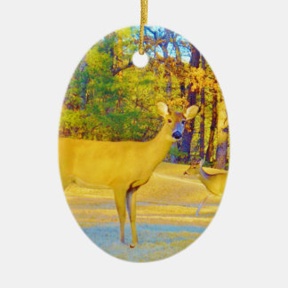Musturd Colored Deer mit hellblau Keramikornament