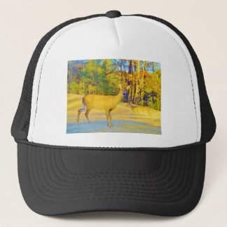 Musturd Colored Deer mit hellblau Truckerkappe