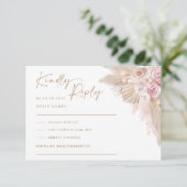 Mute Blush Tropical Boho Pampas Wedding RSVP Karte (Stehend Vorderseite)
