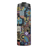 Muted Earthy Folk Art Patchwork Quilt Thermosbecher (Vorderseite)