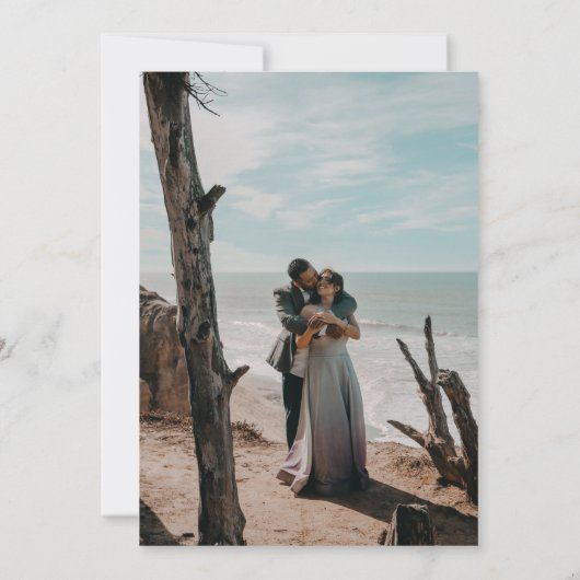 Muted Green Eucalyptus Ampersand Modern Wedding Einladung (Rückseite)