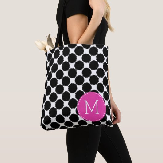 Mutige Schwarzweiss-Tupfen mit rosa Monogramm Tasche (Von Nahem)