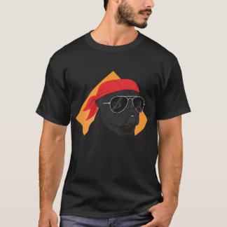Mutiger schwarzer Mops mit Bandana und Sonnenbrill T-Shirt