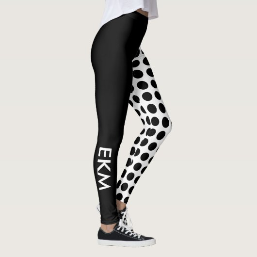 Mutiger Schwarzweiss-Tupfen und festes Monogramm Leggings (Rechts)