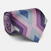 Mutiges geometrisches Muster in Malvenfarbenem und Krawatte (Gerollt)