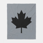 Mutiges kanadisches schwarzes Ahornblatt Fleecedecke (Vorderseite)
