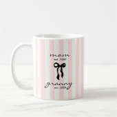 Mutter an Oma Est Tasse mit Schleife (Links)