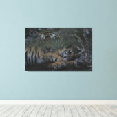 Mutter Bengalisch Tiger mit Cube Leinwanddruck (Insitu (Holzboden))