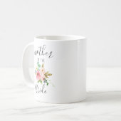 Mutter der Braut Blush Florals Hochzeitsgeschenk Kaffeetasse (Vorderseite Links)