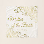 Mutter der Braut Elegant Gold Filigree Hochzeit Schal<br><div class="desc">Dieser wunderschöne Chiffonschal ist als Hochzeitsgeschenk oder Gutes für die Mutter der Braut konzipiert. Es wurde zur Koordination mit unserer Gold Foil Elegant Wedding Suite konzipiert und verfügt über eine vergoldete Filigree-Grenze mit Filigranfarben aus Imitat und eleganten Schriftzeichen, die "Mutter der Braut" lesen, sowie einen Ort, um den Namen des...</div>