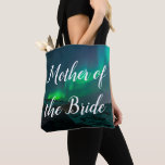 Mutter der Bride Aurora Licht Script Hochzeit Tasche<br><div class="desc">Mutter der Braut,  Northern Lights,  Aurora Borealis,  Drehbuch,  Typografie Tote Tasche. Ideal für Brautparty,  Bachelorette.</div>